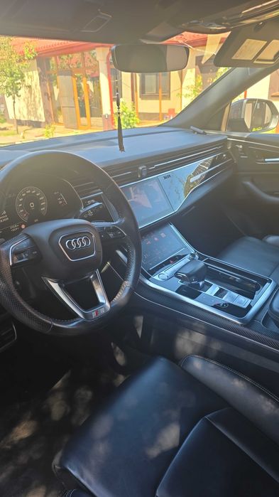 De vanzare Audi Q8