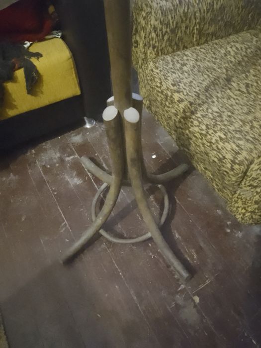 Бар шкаф и закачалка цена -32евро