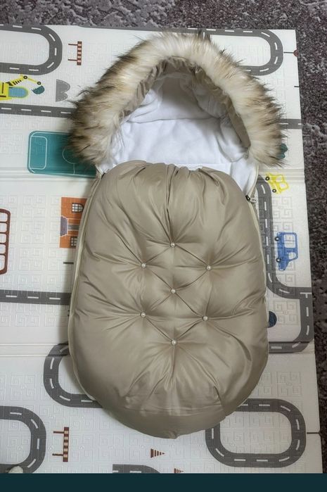 Продам комплект для малыша 
Нам его подарили на выписку в роддом.
