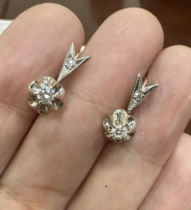 Бриллиант зирак сотилади