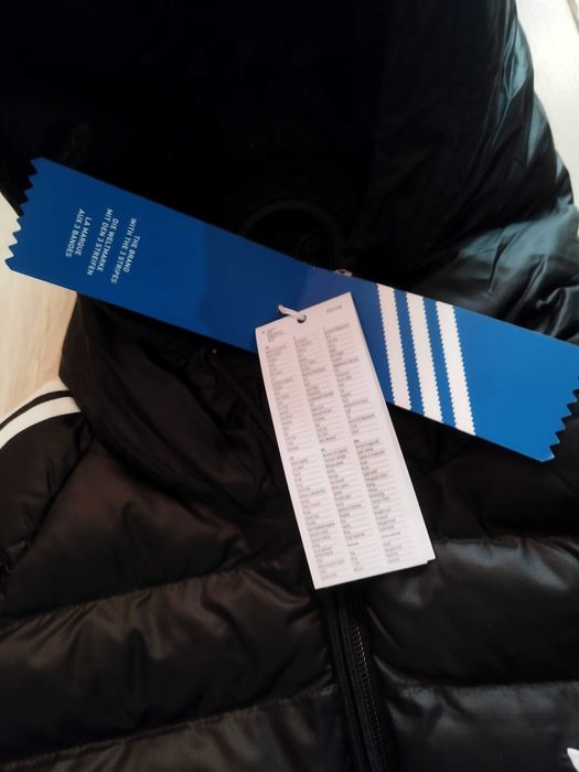 Продавам дамско яке Adidas