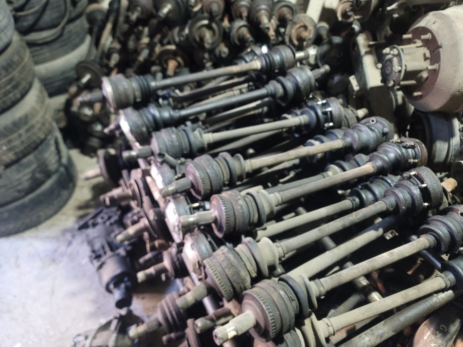 Редуктора на мерс ,карданы,гранаты