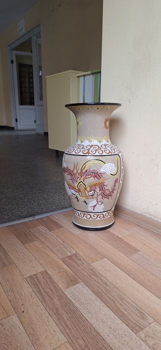 Голяма керамична ваза