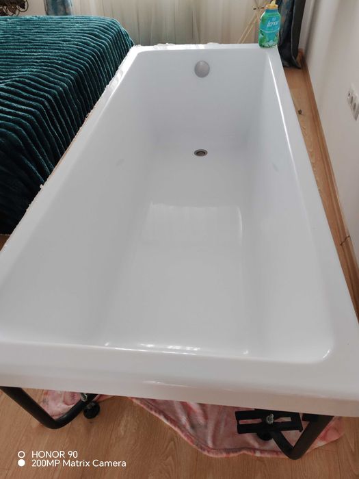 Cada baie stare foarte bună folosita puțin. Dimensiuni 170 lungimea