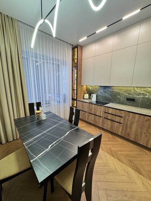 Продам 3 квартира РН Парк Победы