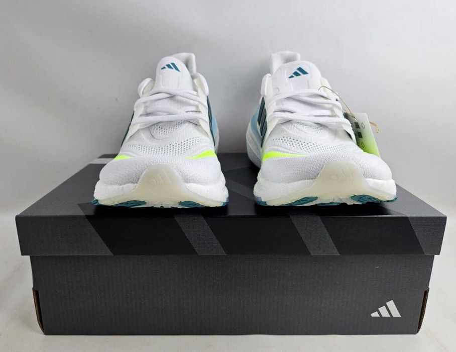Оригинални мъжки обувки  ADIDAS ULTRABOOST  Light  размер EU42