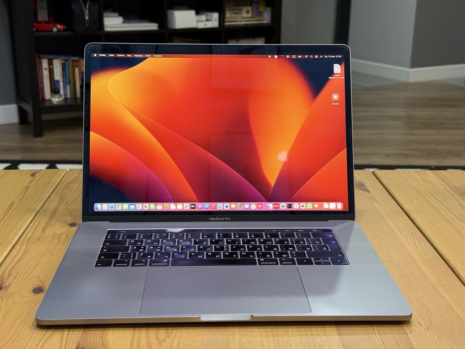 MacBook Pro 15” 2019, i7 / 16 ГБ / 256 ГБ, Space Gray, полный комплект