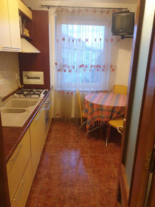 Inchiriez apartament 2 camere decomandate