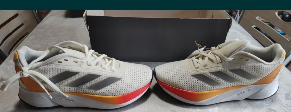 Чисто нови Adidas