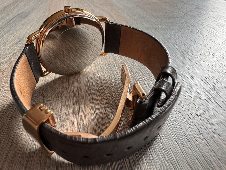 Дамски часовник Guess розово злато