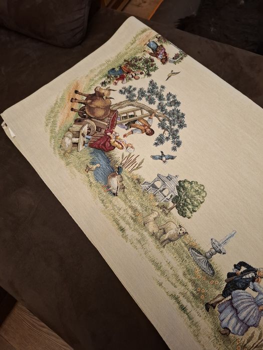 Жакардова покривка с два тишлайфера