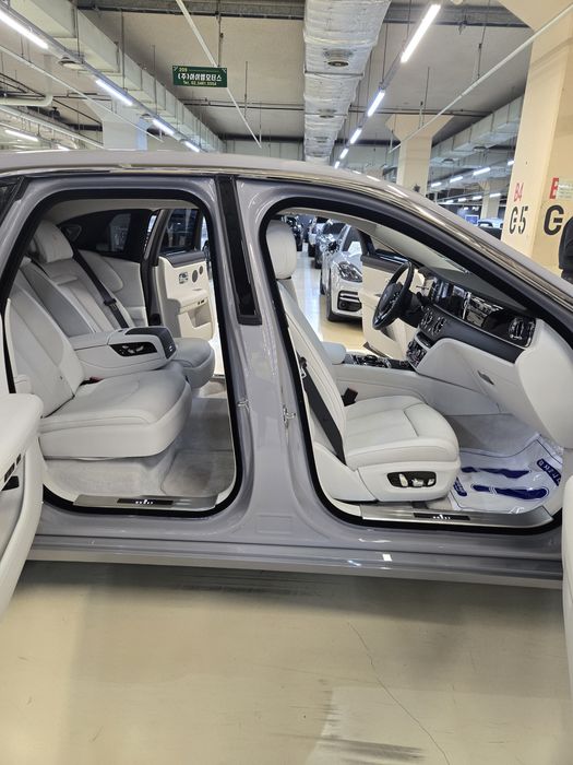 Rolls Royce  GHOST