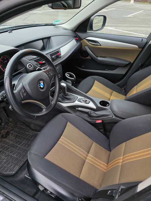 BMW X1 xDrive20d X-Line – 177 CP – Automat – Bi-Xenon - Navigație mare
