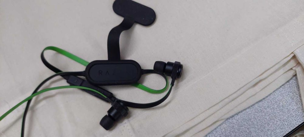 Razer Hammerhead BT – Безжични Bluetooth слушалки – Пълен комплект