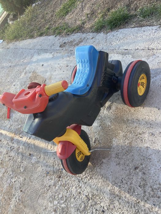 Детска триколка за малко дете