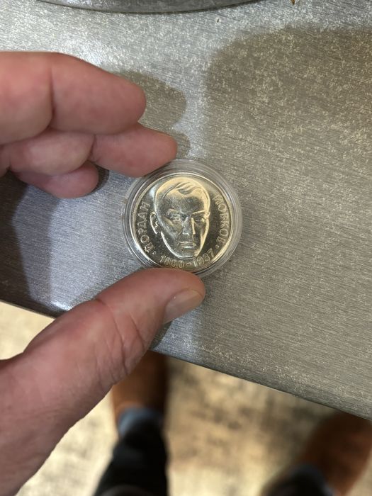 Продавам юбилейни монети