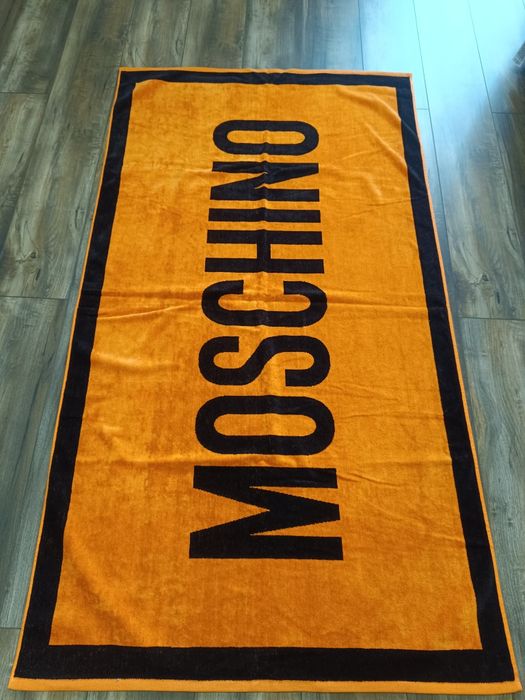 Плажни хавлии на Moschino