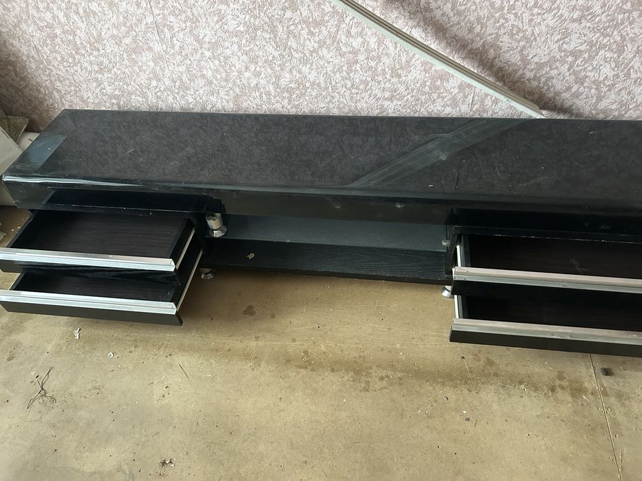 Полка под телевизор