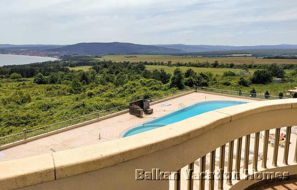 Тристаен апартамент с невероятна морска панорама в Бяла