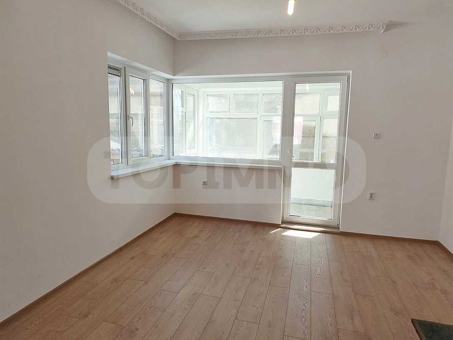 Дава се под наем Офис в Варна, Гръцка махала - 100 кв.м за 1097.01 € - Снимка #1