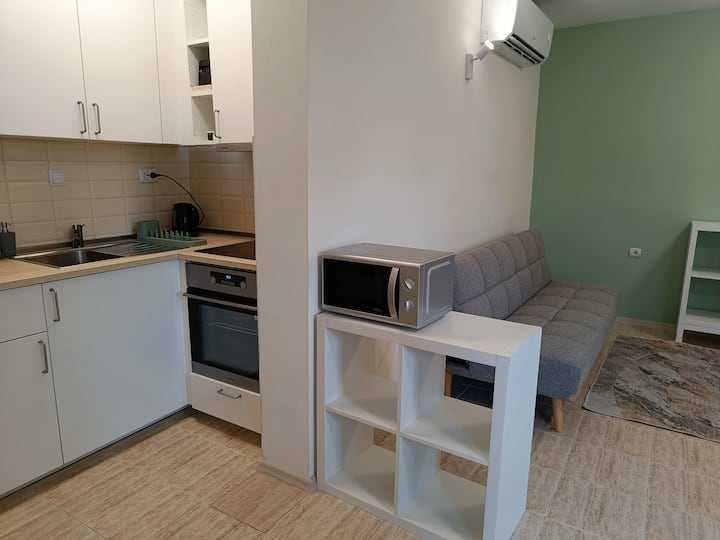 Дава се под наем Къща в Варна, Морска градина - 100 кв.м за 663 € - Снимка #2