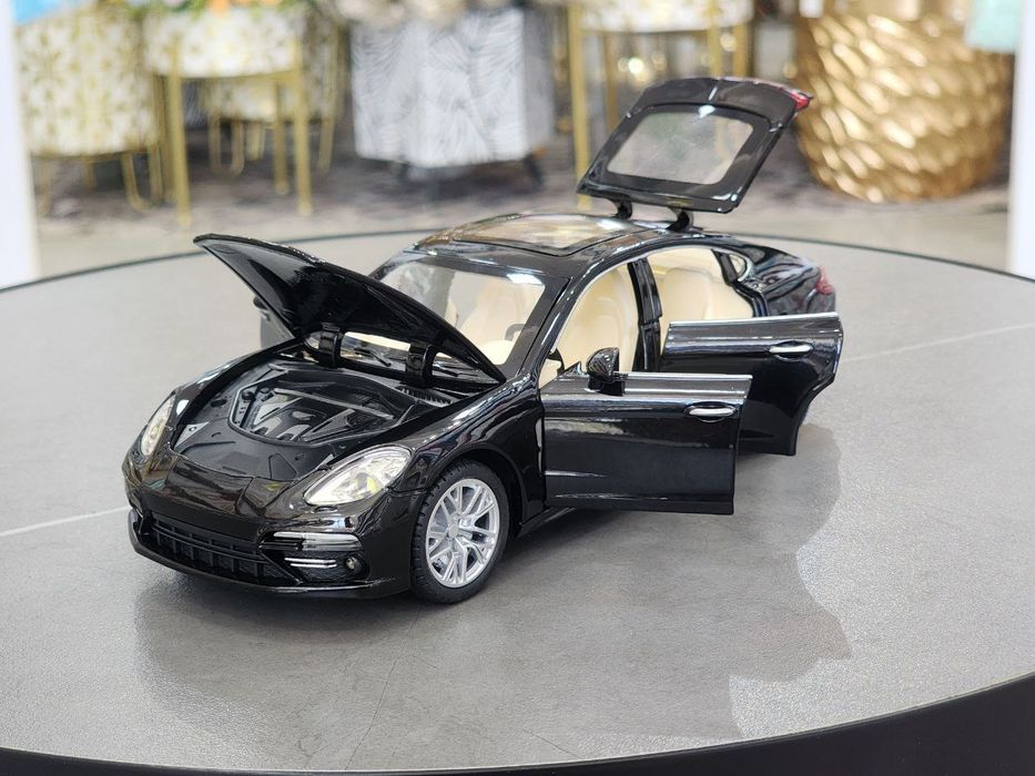 Porsche Panamera 1:24 o'yinchoq mashina