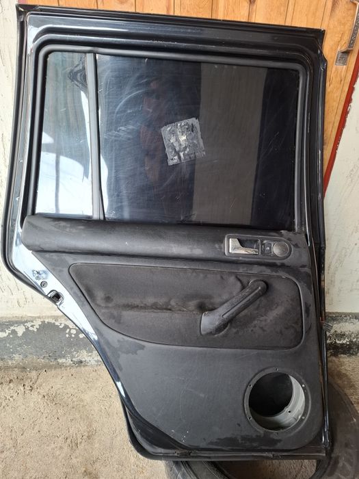 Двери гольф4 задняя левая