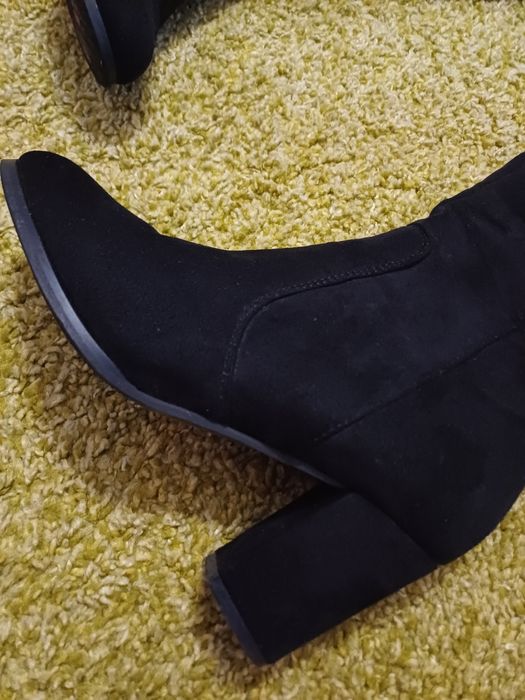 Cizme cu o parte ușor strălucitoare