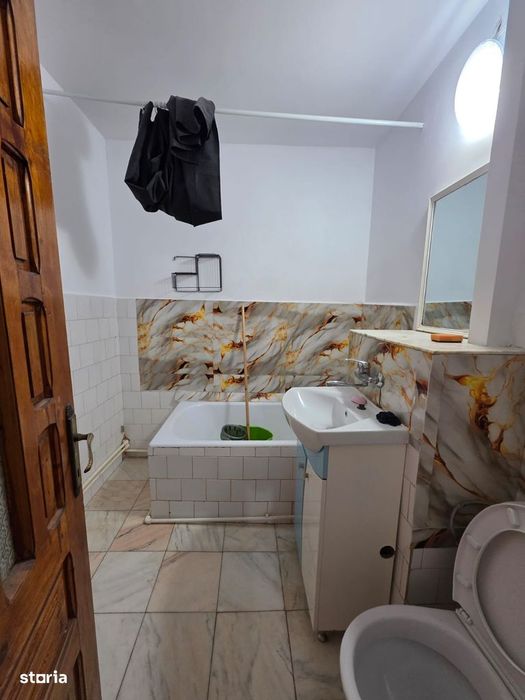 2 camere, zonă centrală, decomandat, centrală termică, izolat