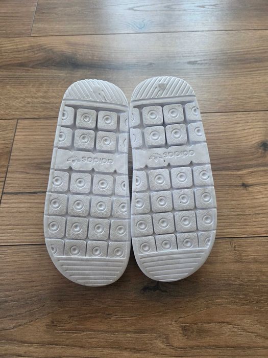 Сандали Adidas за момче 34 номер