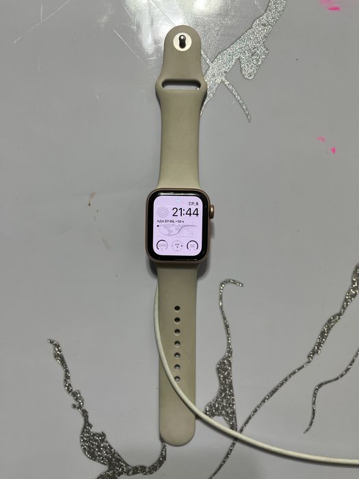 Епл чатч SE2 44mm