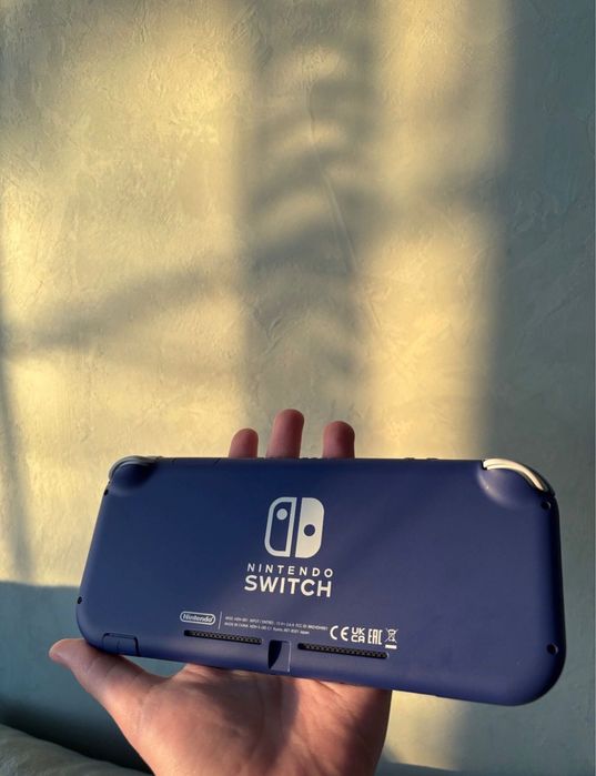 Продам Nintendo Switch Lite