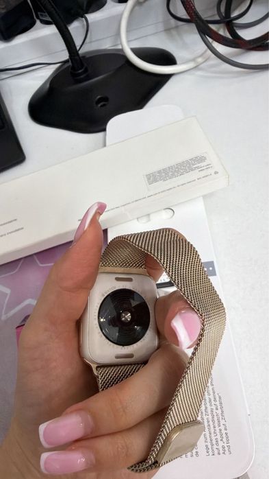 Apple Watch продается
