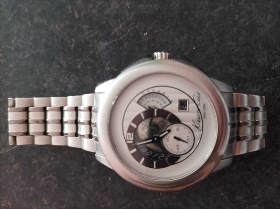 Механичен часовник в топ състояние кварцовият не работи цената е перф