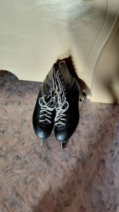 Коньки фигурнные, ботинок из кожи