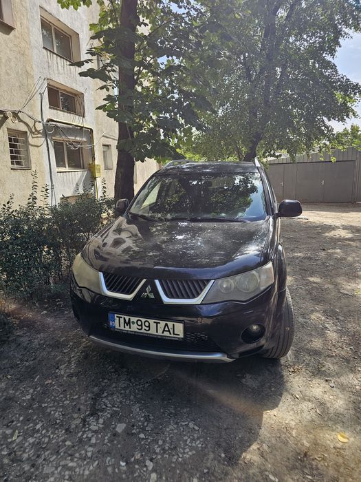 Mitsubishi Outlander  2.0 diesel ,7 locuri , 4×4 unic proprietar in Ro