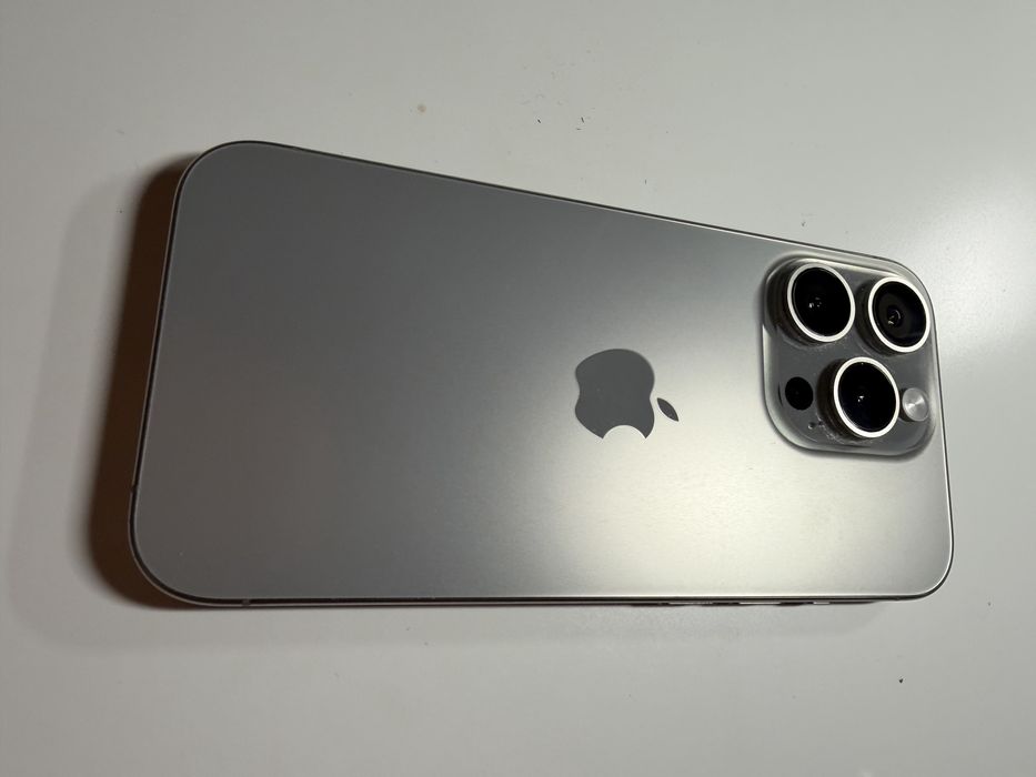 Iphone 15 pro с гаранция