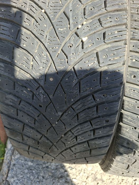 Продам шины 235/45/18 трианжел