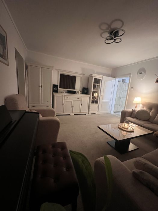 De inchiriat apartament două camere , 55mp ,parter. Toate facilitatile