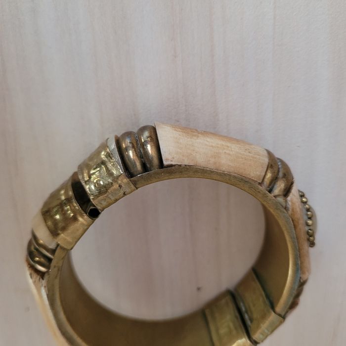 Яице и пепелник оникс   Дамска  гривна от кост