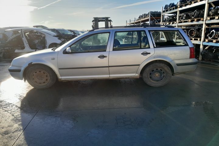 Dezmembrez Volkswagen VW Golf 4
