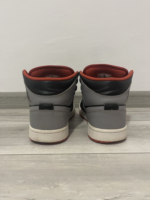 Jordan 1 mid “Bred shadow”
