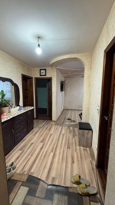 3 ком квартира 1 этаж сотилади