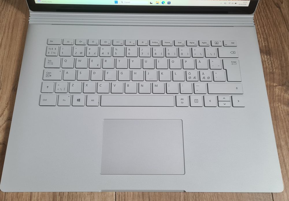 Microsoft Surface Book 3 15" i7 1065G7, 32 GB RAM, gtx 1660Ti, 512 ssd