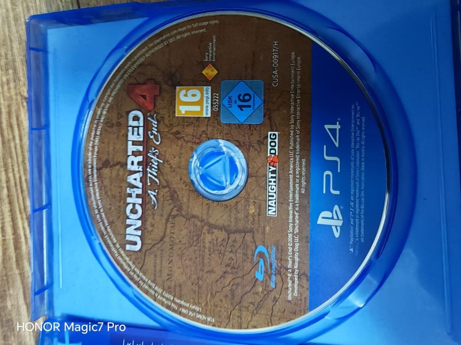 Vând PS 4 +statie încărcare manetă noua și jocuri