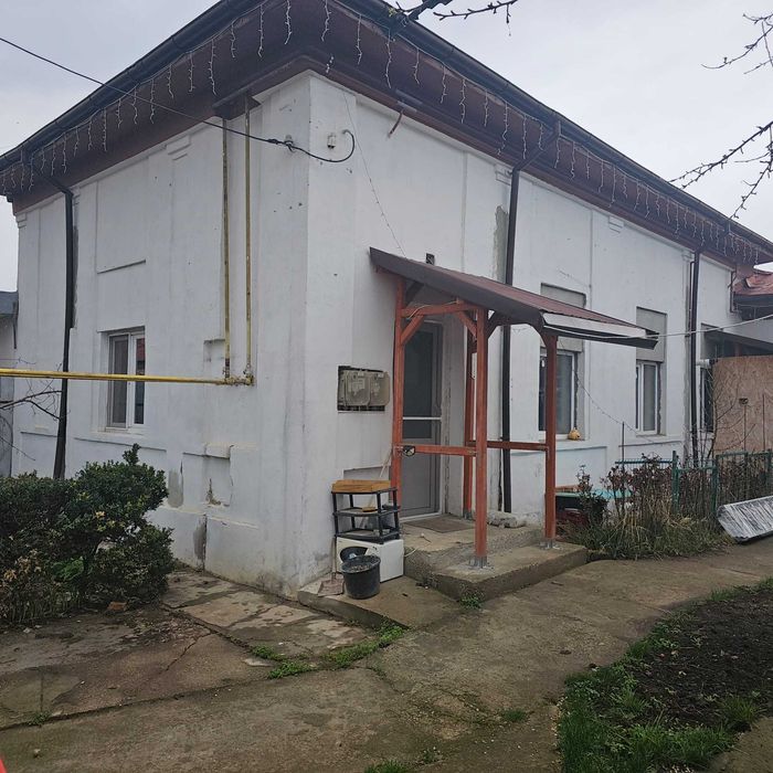 Se oferă spre închiriere casă  în :Ploiesti ,zona : Mihai Viteazul