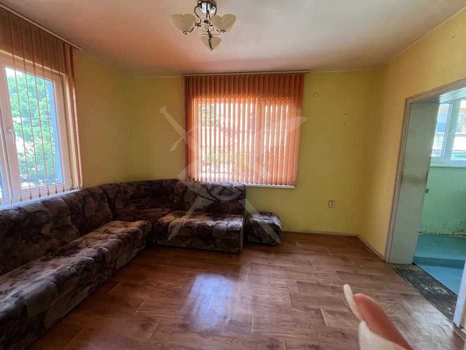 Продава се Къща в Карлово - 218 кв.м за 895 €/кв.м - Снимка #1