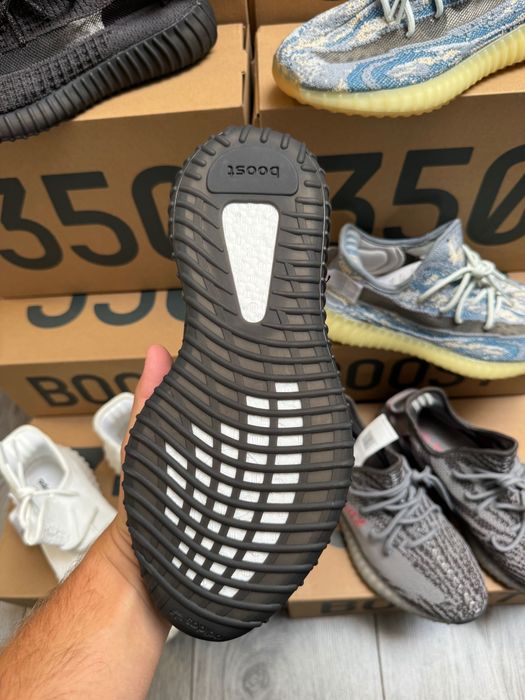 Adidasi Yezzy Boost 350 V2