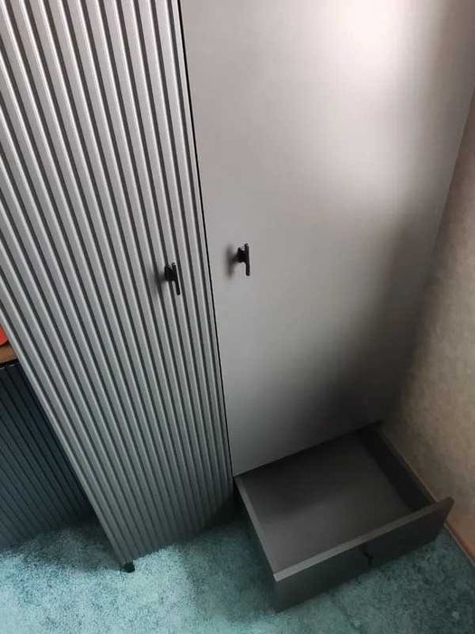 Шкаф для одежды распашной