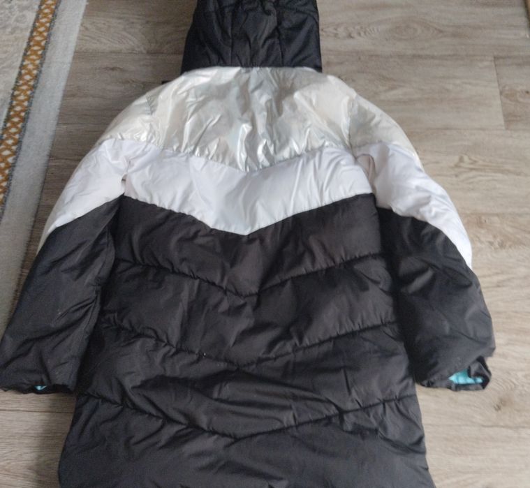 Продам детскую куртку